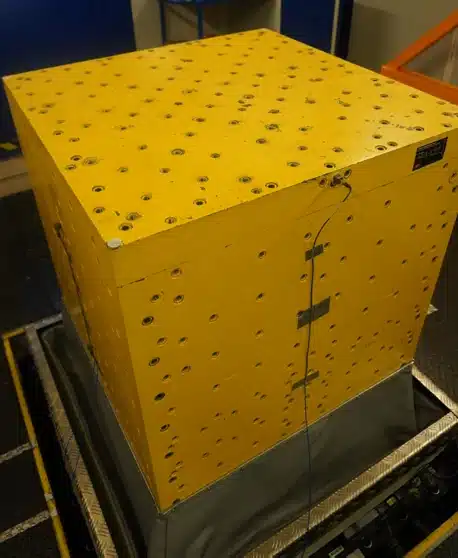 Le Cube d'AVNIR Engineering, plateforme d'excitation 6 axes, en salle d'essai à l'INSA Lyon