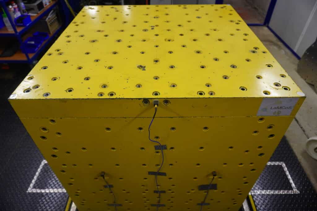 Excitateur "cube" 6 axes