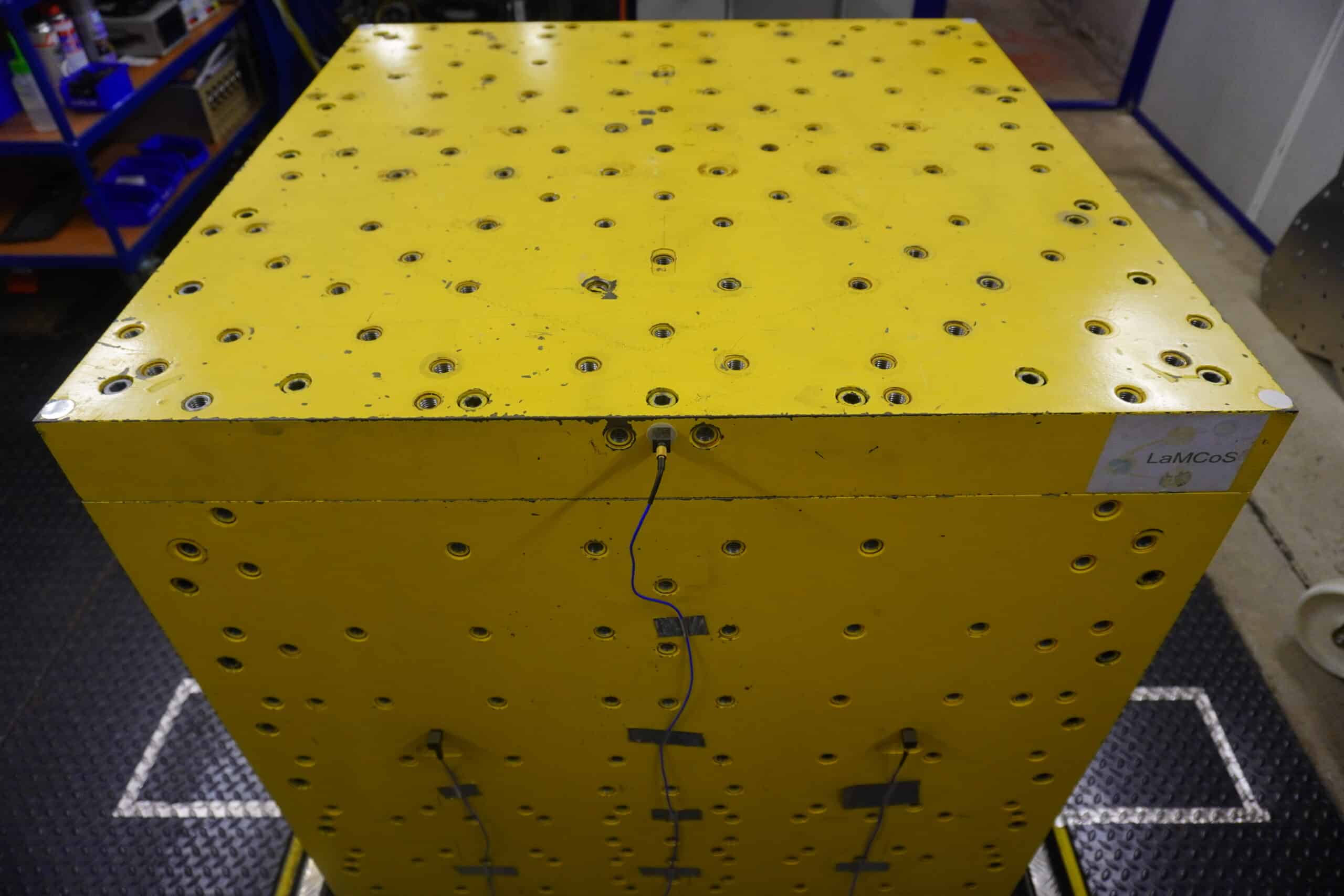 Excitateur "cube" 6 axes